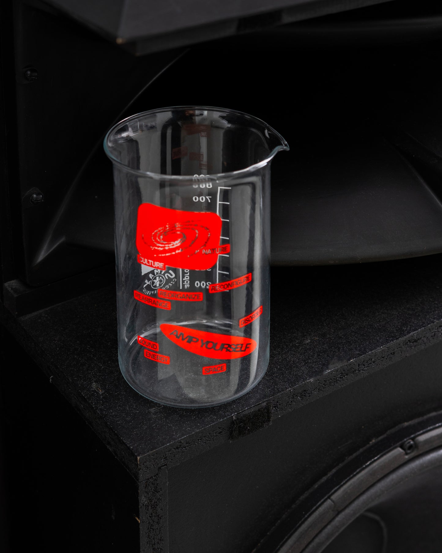 AMP YOURSELF MIXING GLASS